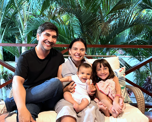 Bruno, Lígia e os filhos Elis e Vítor